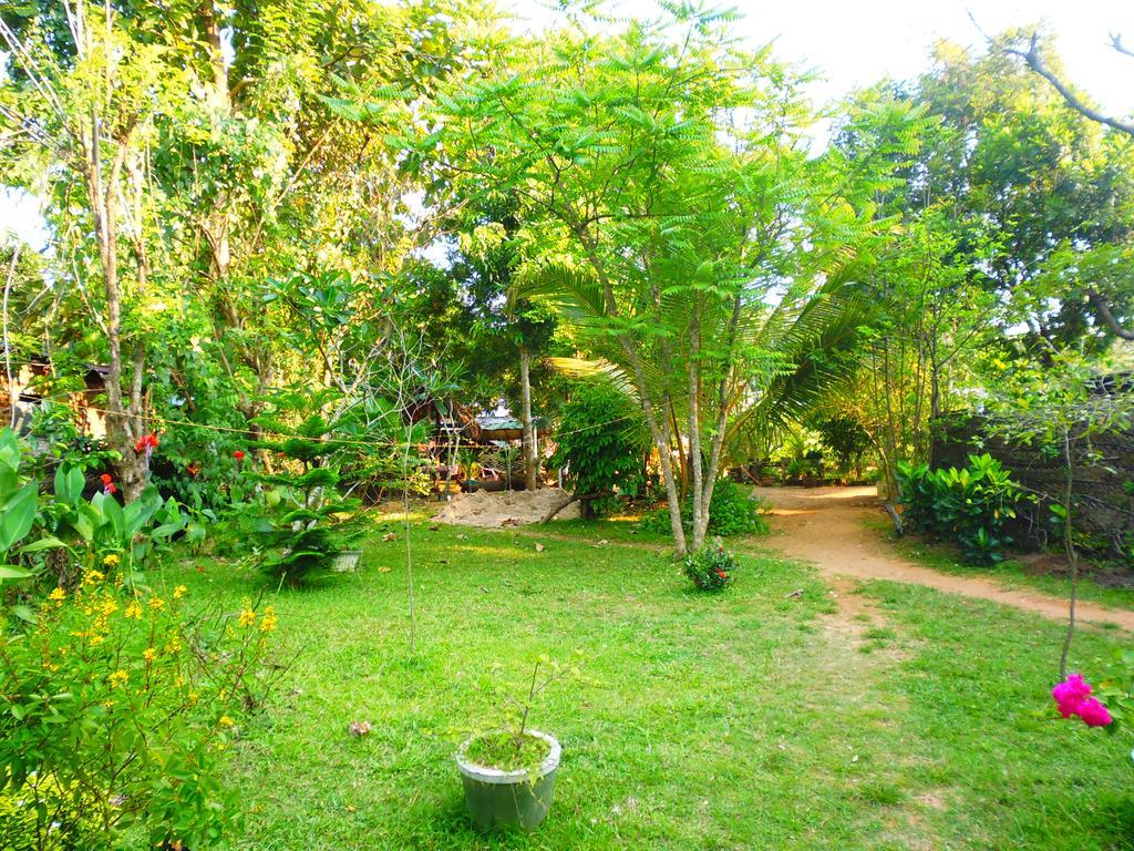 The Nilmini Lodge Сигирия Экстерьер фото