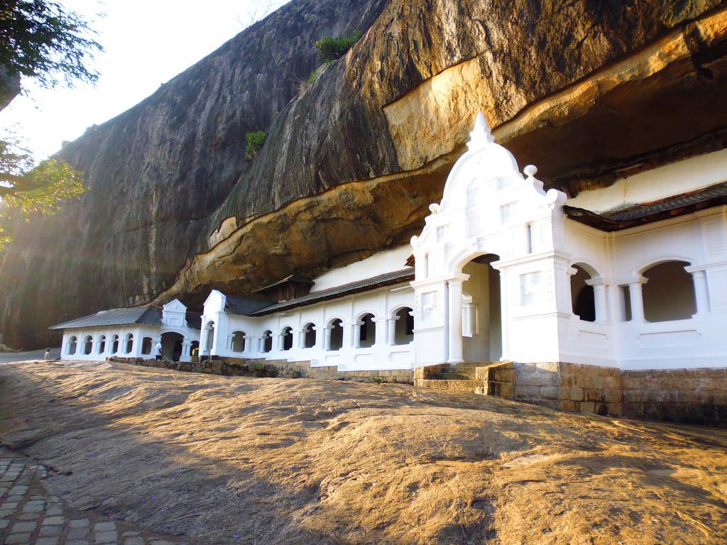 The Nilmini Lodge Сигирия Экстерьер фото