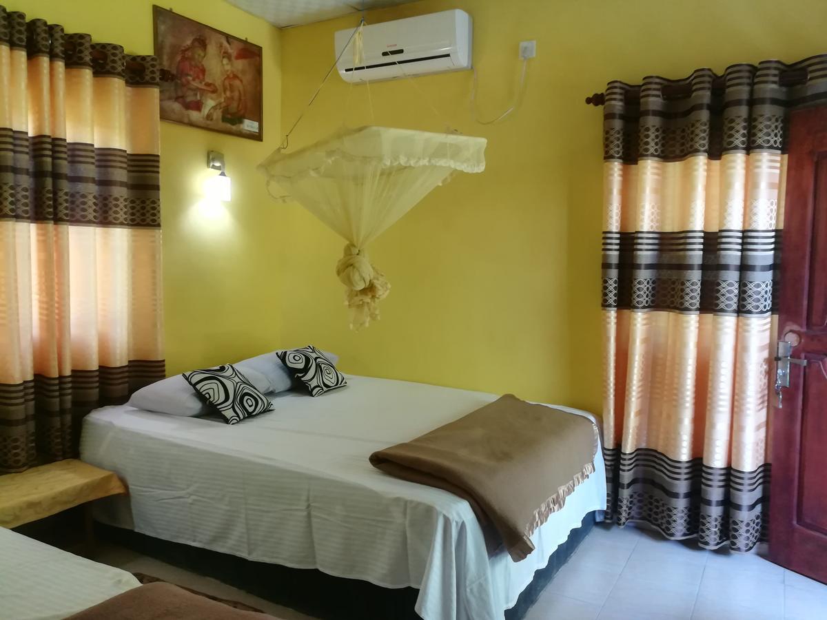 The Nilmini Lodge Сигирия Экстерьер фото